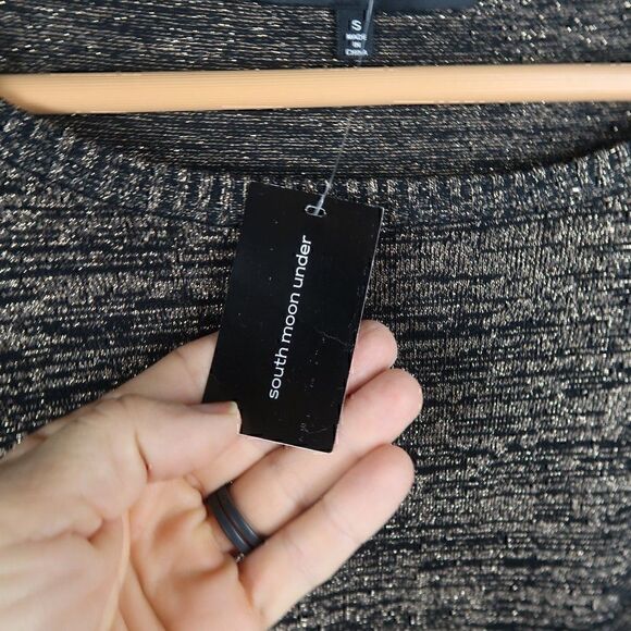 ENDLESS ROSE BLACK & GOLD METALLIC LONG RUFFLE BELL SLEEVE ROUND NECK TOP SIZE S - Picture 4 of 11